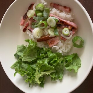 ベーコンとネギ丼